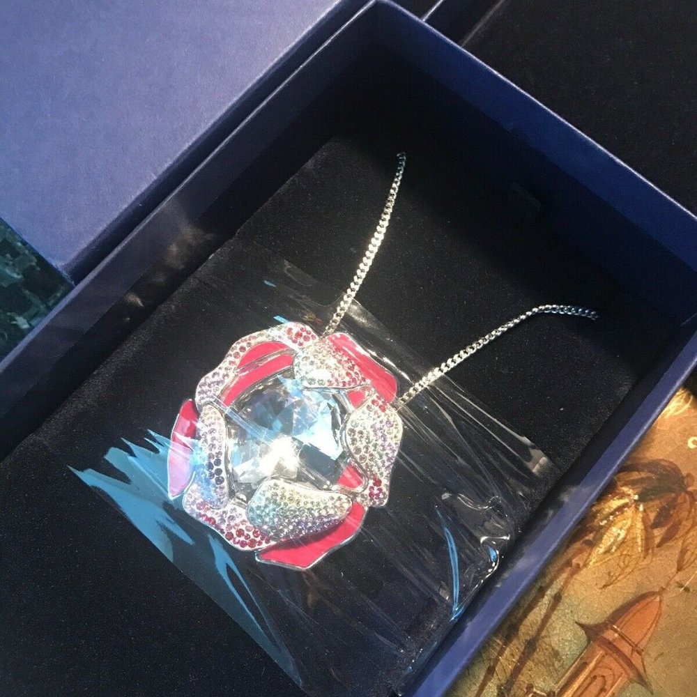 Swarovski Flower necklace new with box